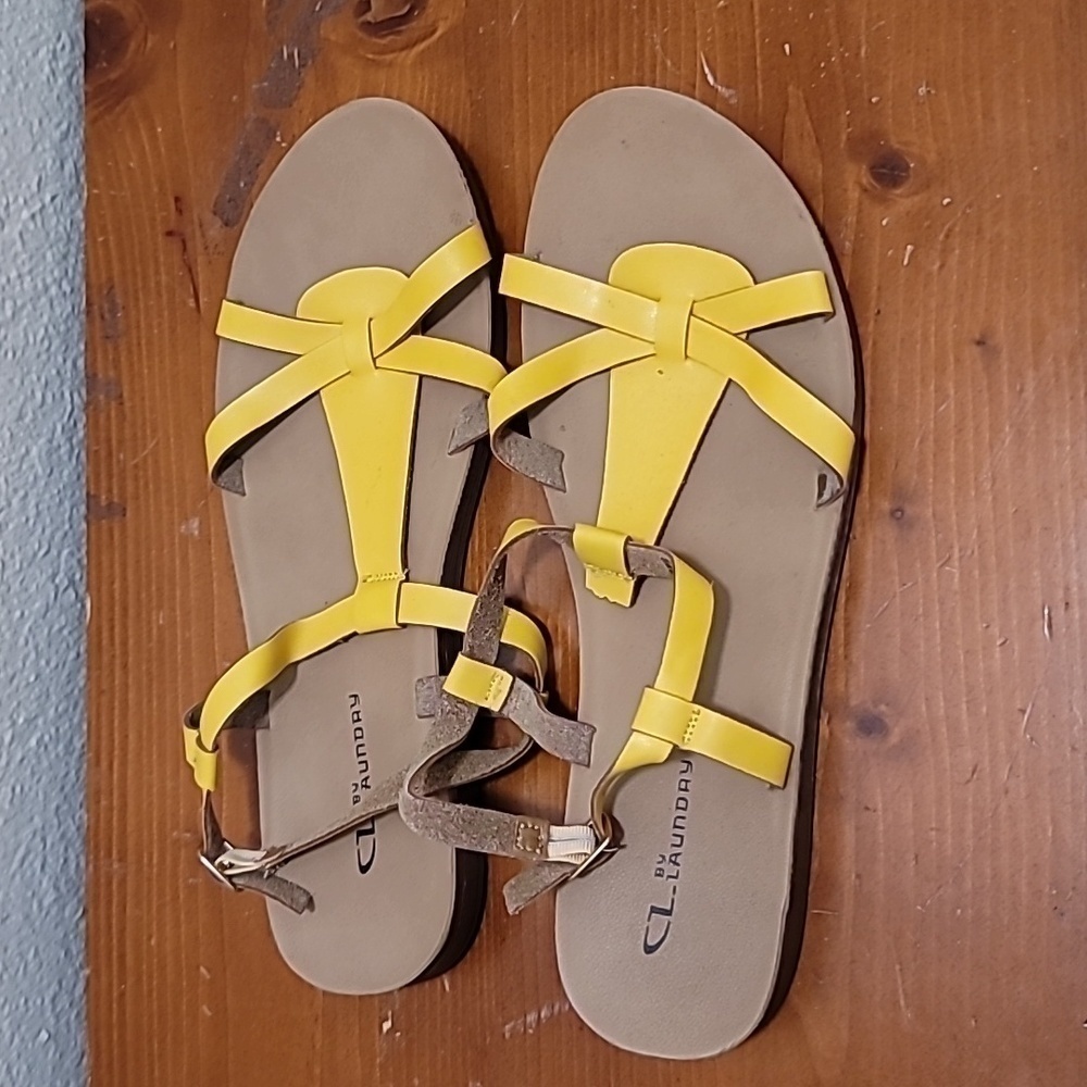 CL‎ by Laundry Strappy Flat Sandals Women's 11 Yellow Gladiator Ankle Buckle